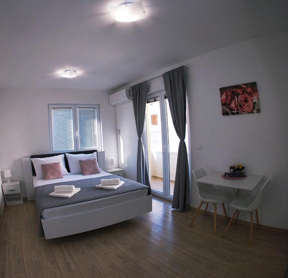 Apartmani Josipa 巴什卡沃达 外观 照片